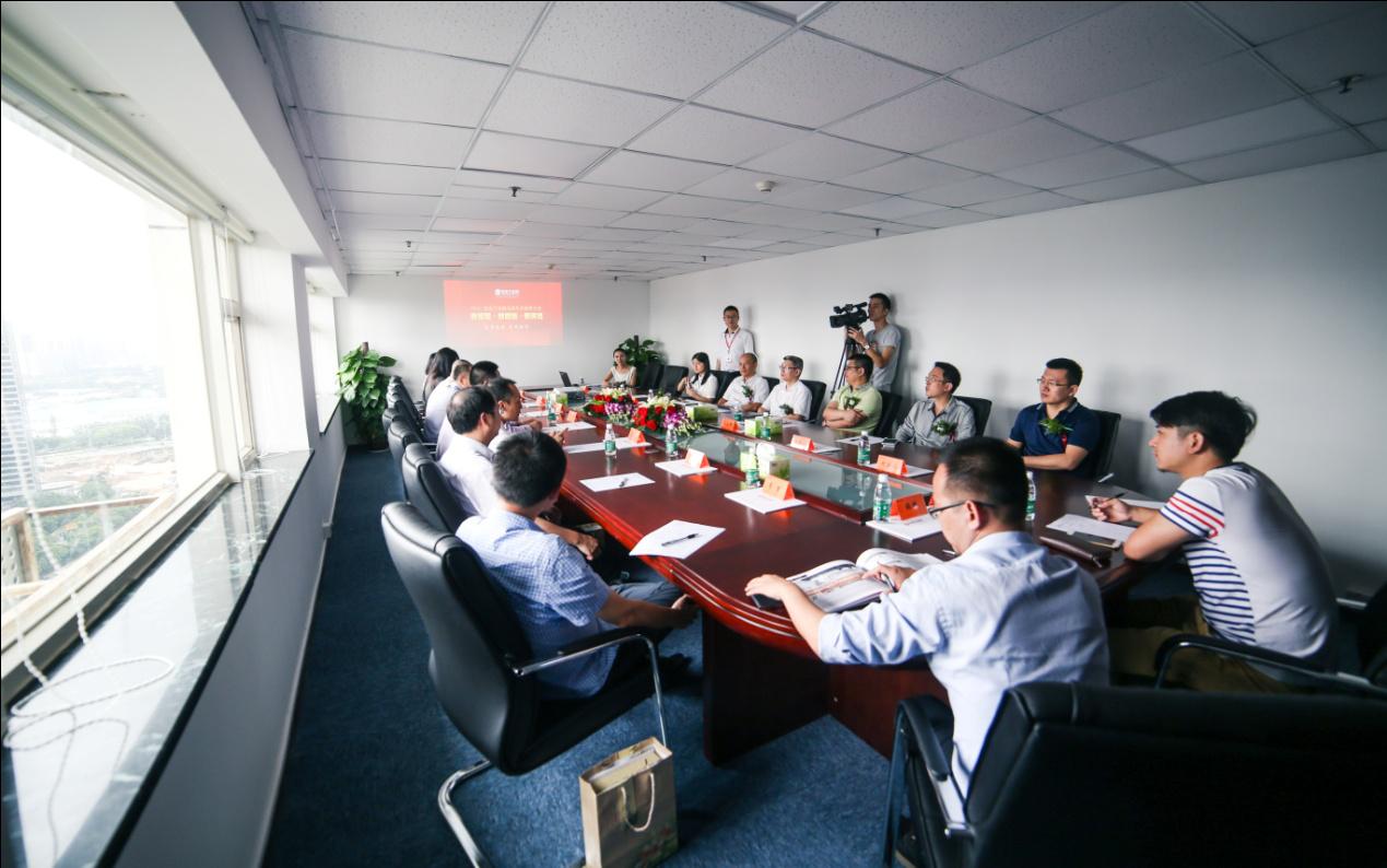 钱盒子邱彪在哪里直播,钱盒子董事长邱彪简历