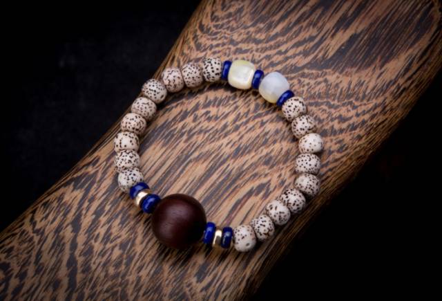 女士文玩最好看的款式,最值得女人戴的文玩