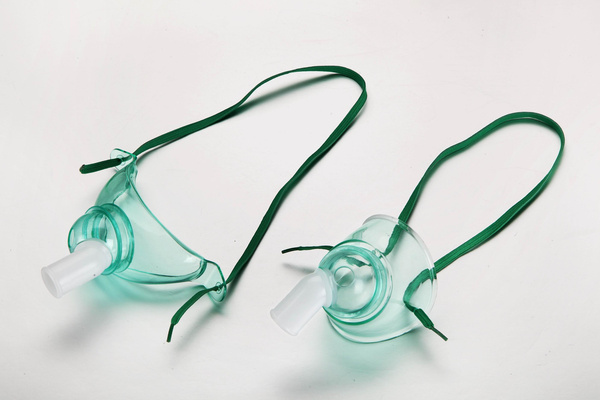 气管切开术急救切哪里,气道切开急救