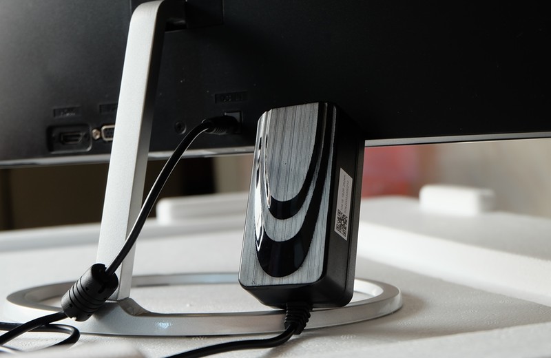 无频闪24寸显示器推荐,低蓝光不闪屏专业显示器