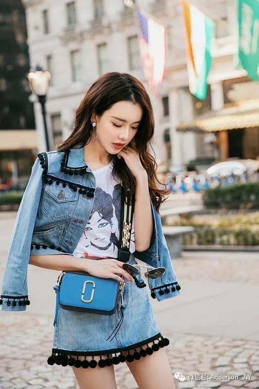 从扭腰到米兰|一双漫画腿,她时髦纵横两大洲