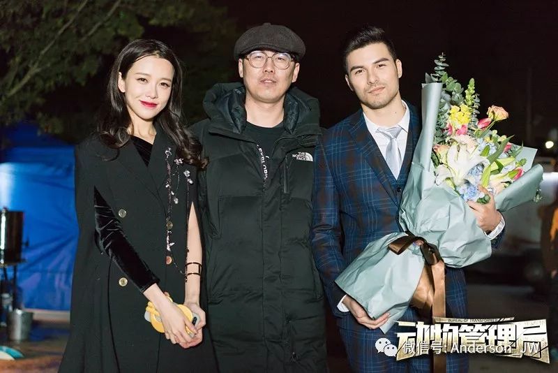 从扭腰到米兰|一双漫画腿,她时髦纵横两大洲