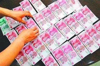 男子造假币被骗,男子造假币骗网友