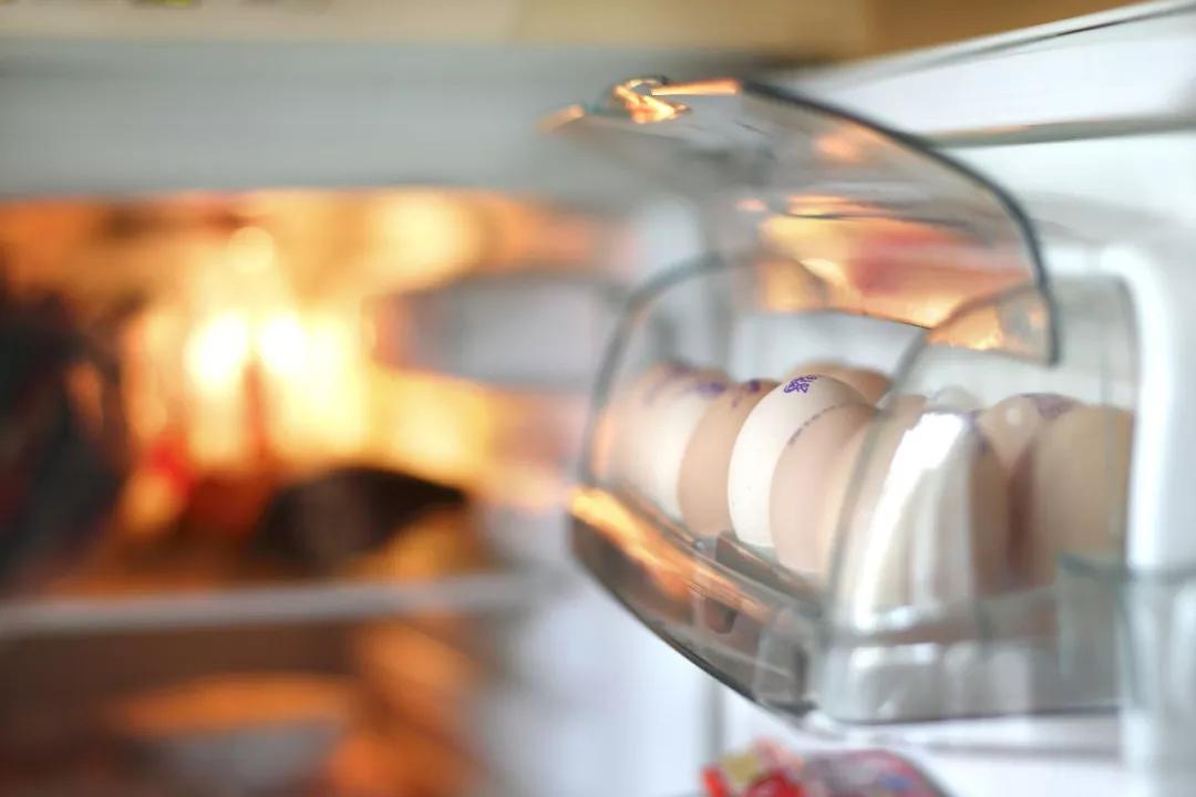 冰箱冷藏室灯亮冷冻室不起作用,冰箱灯亮冷冻室不冷冻是怎么回事