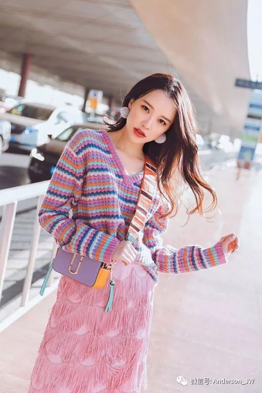 从扭腰到米兰|一双漫画腿,她时髦纵横两大洲