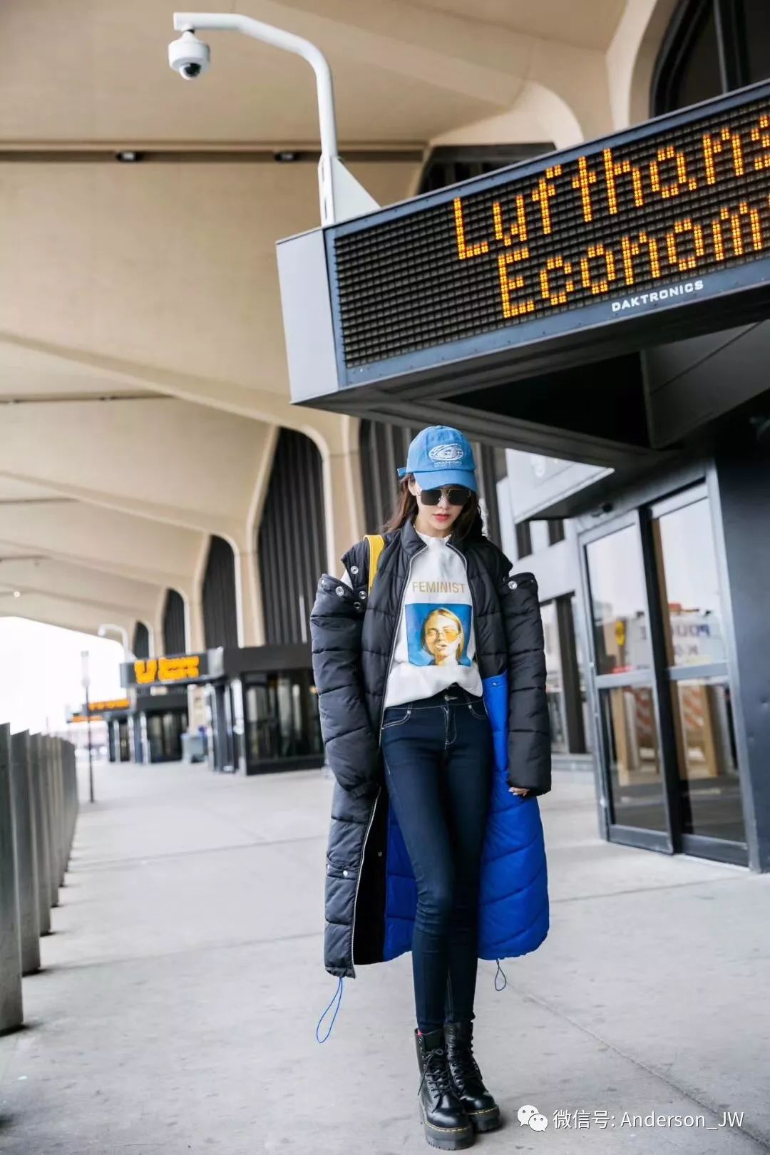 从扭腰到米兰|一双漫画腿,她时髦纵横两大洲