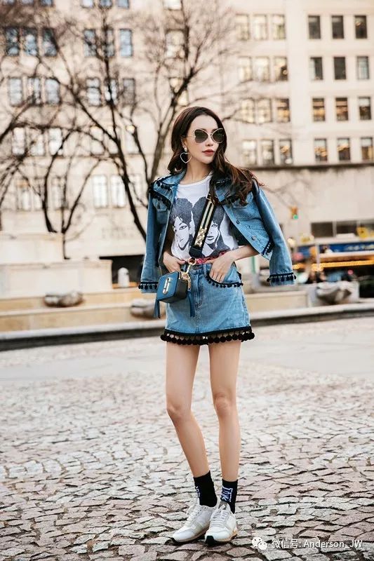 从扭腰到米兰|一双漫画腿,她时髦纵横两大洲