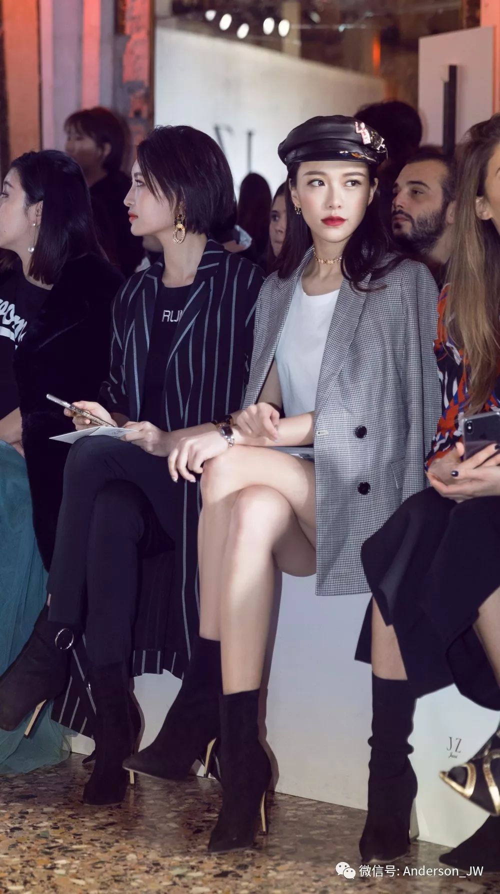 从扭腰到米兰|一双漫画腿,她时髦纵横两大洲