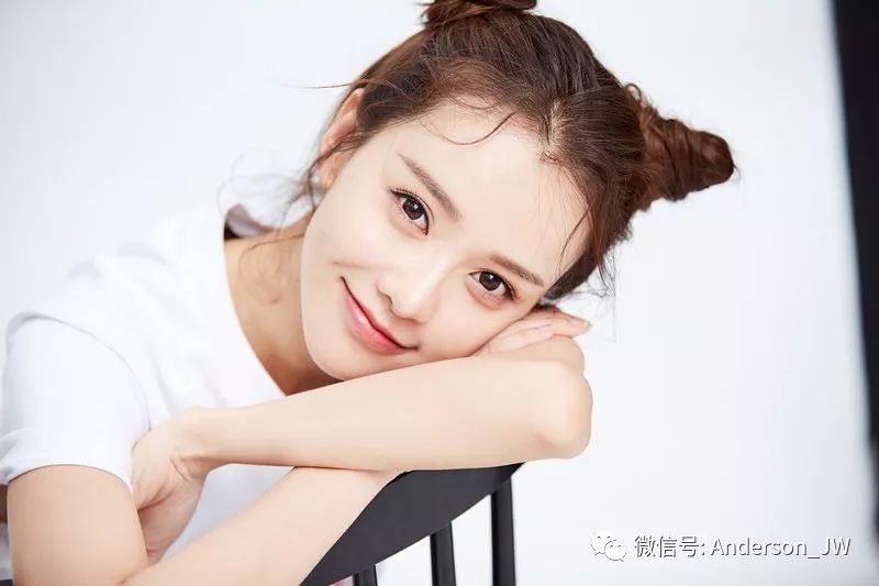 从扭腰到米兰|一双漫画腿,她时髦纵横两大洲