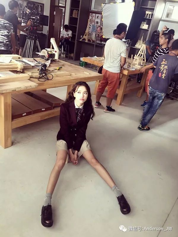 从扭腰到米兰|一双漫画腿,她时髦纵横两大洲