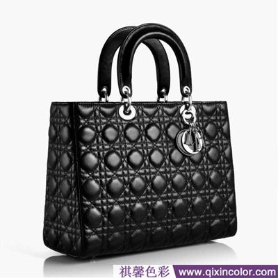 经典的菱格图案,粉色菱格包怎么搭配衣服