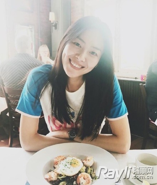 又到小长假，快点跟明星们学学能制霸朋友圈的旅拍秘籍吧！