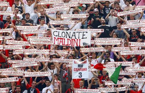 圣西罗的集体告别仪式催人泪下,米兰圣西罗集体告别