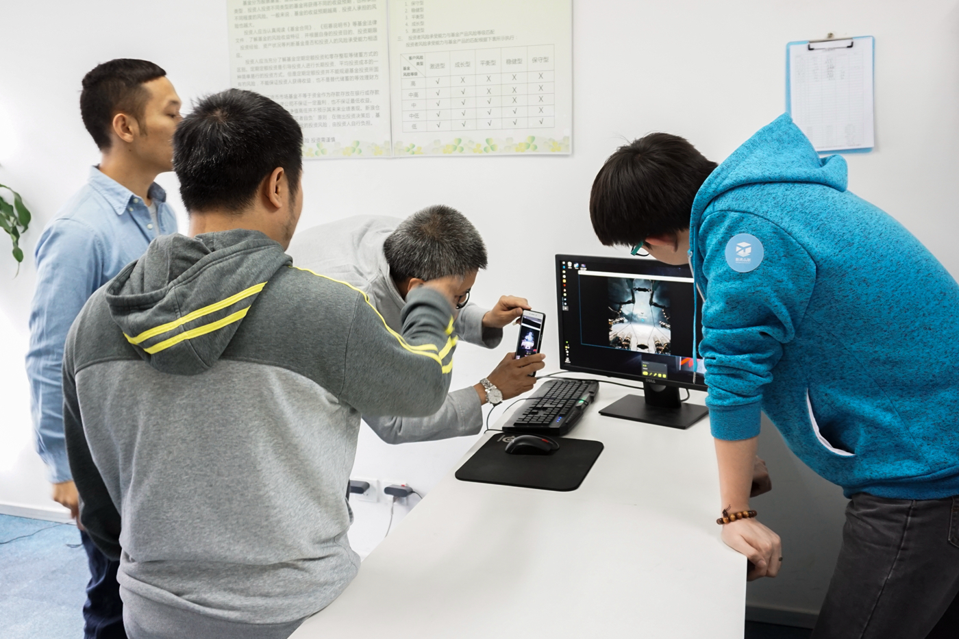 VR领域的标杆、传说中的HTCvive,体验起来到底如何?