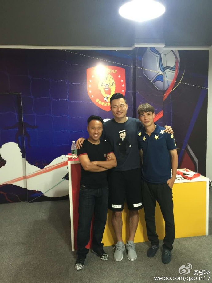 李帅和郜林,李帅拥抱郜林