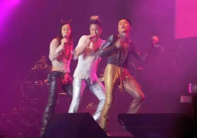 草蜢哪首歌带女人声音,草蜢最劲爆的一首歌