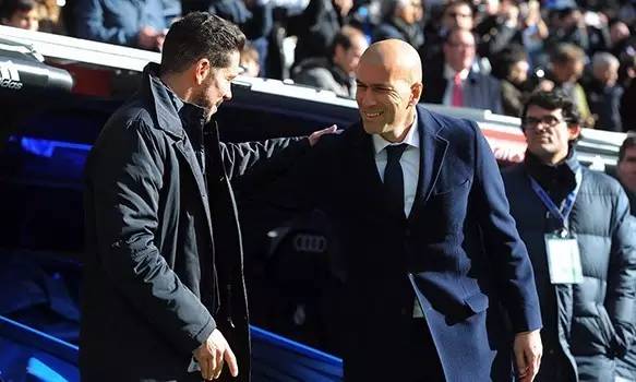 “欧冠决赛”吹牛指南：如何搭讪女（男）球迷？