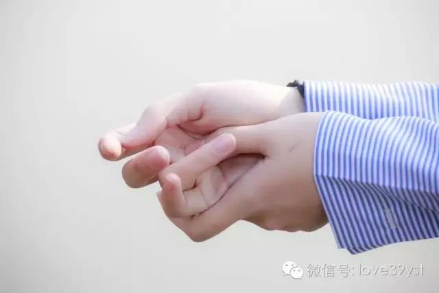 手上的青筋肿了怎么办,手血管突出青筋暴起是什么原因