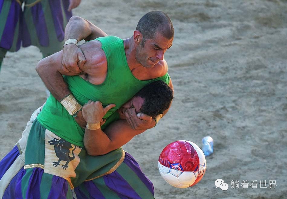 奇葩进球足球比赛视频,足球最奇葩的比赛