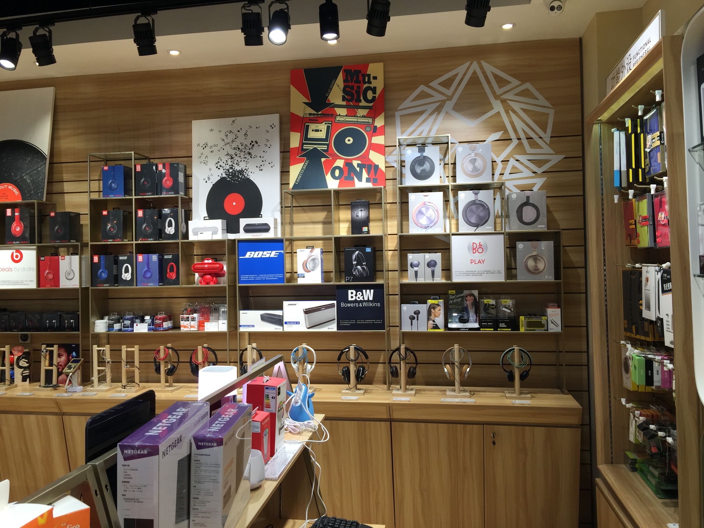 国内最值得学习零售店(5)-一路探索的潮品店美承chonps