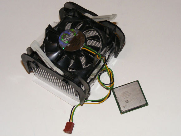 英特尔和amd的cpu哪个更好,amd和英特尔顶级cpu对比