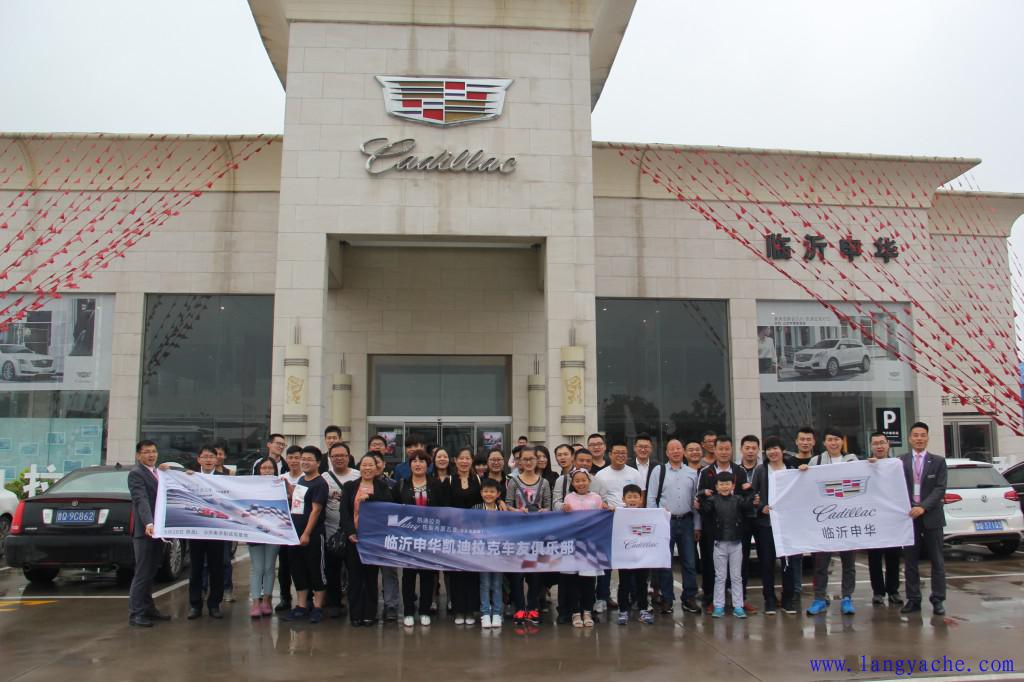 凯迪拉克灯光秀豪车,凯迪拉克飙车的精彩片段