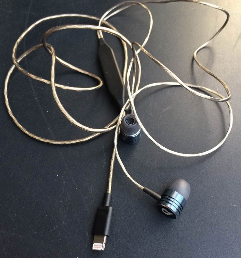 lightning耳机属于数字耳机吗,lightning耳机容易坏