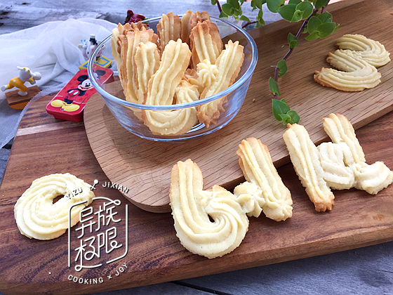 多彩六一欢乐童年图片,多彩的童年钢琴版