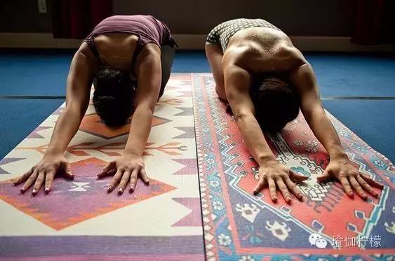 什么样的瑜伽垫才最好,如何挑选合适的瑜伽垫