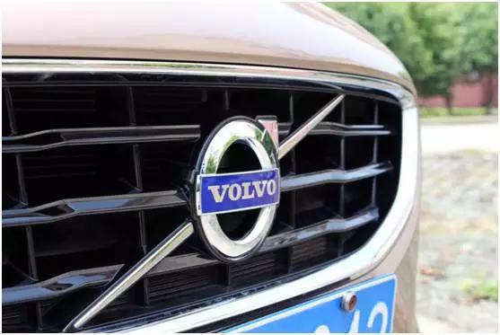 沃尔沃v40新款试驾,沃尔沃v40两驱和四驱哪个好