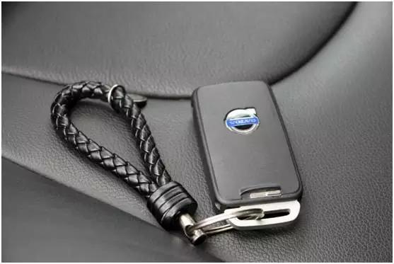 沃尔沃v40新款试驾,沃尔沃v40两驱和四驱哪个好