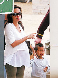 六一，土豪妈妈狠喷：镶279颗钻石宝宝奶嘴见过没？制哭神器哦