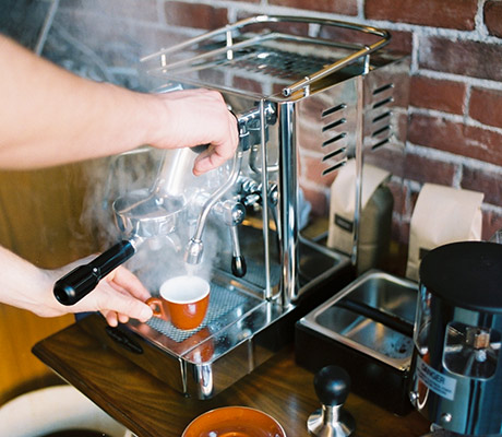 家用咖啡机和便携式咖啡机哪个好,家用咖啡机和全自动咖啡机哪个好