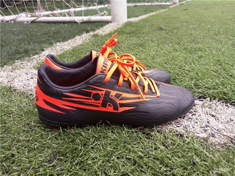 迪卡侬足球鞋kipstaagility,迪卡侬的足球鞋性价比