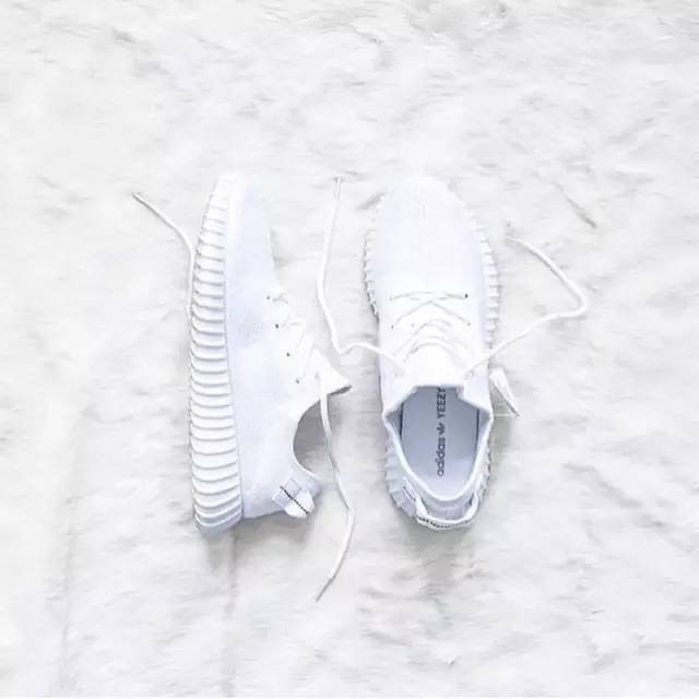 告别撞鞋尴尬这款小白鞋舒适透气,撞鞋尴尬怎么办