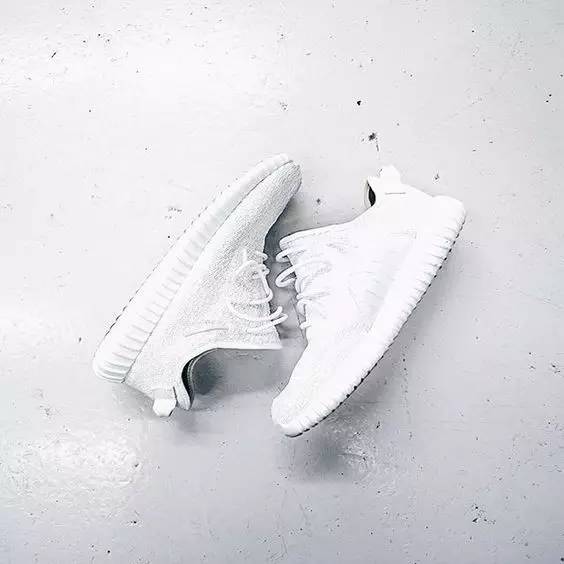 告别撞鞋尴尬这款小白鞋舒适透气,撞鞋尴尬怎么办