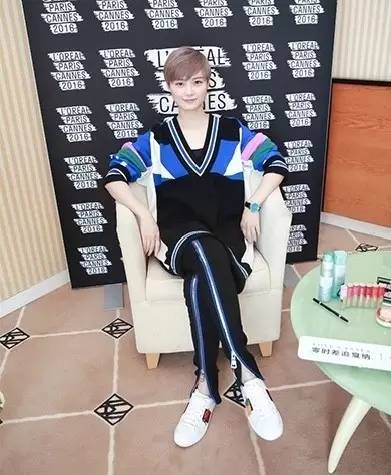 告别撞鞋尴尬这款小白鞋舒适透气,撞鞋尴尬怎么办