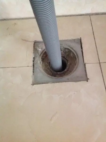 家里水管堵塞水流小怎么解决,家里下水管道堵塞怎么办