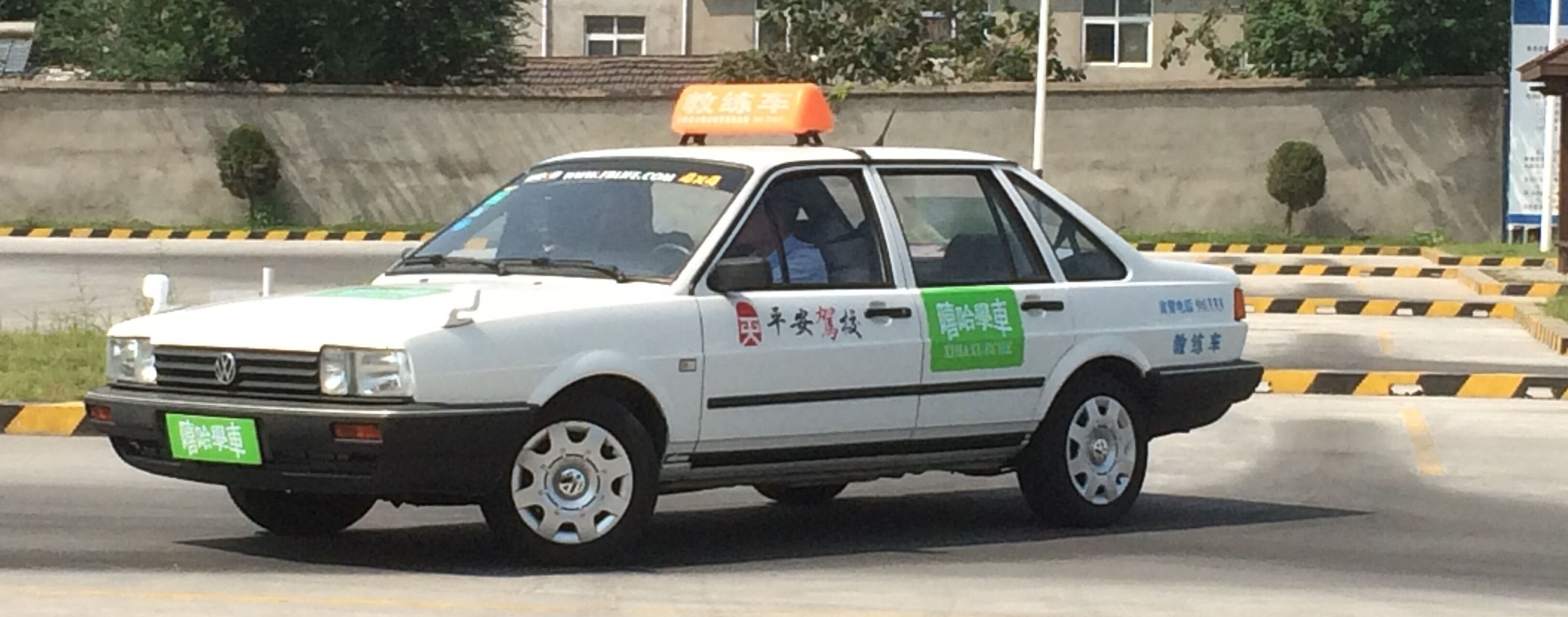 学车给教练送点什么东西好呢,怎么给新手练车的教练送礼