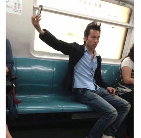 自拍是一种病配音,自拍已成为一种病了