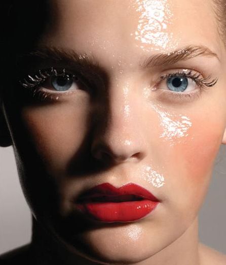 脸上起死皮还痒长疙瘩怎么回事,脸上长红疮起皮