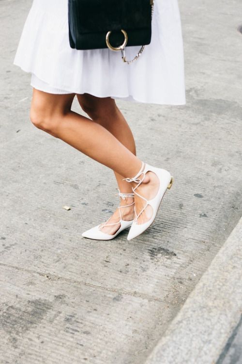 盘点百搭爆款大牌凉鞋,2022年夏明星同款的凉鞋爆款