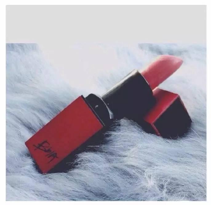 吃土少女最爱的显白口红,复古吃土色口红的图片