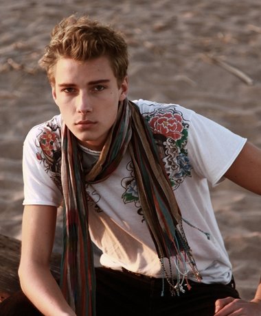 发型男生2022流行发型短发,男生脸大脸圆适合什么发型短发