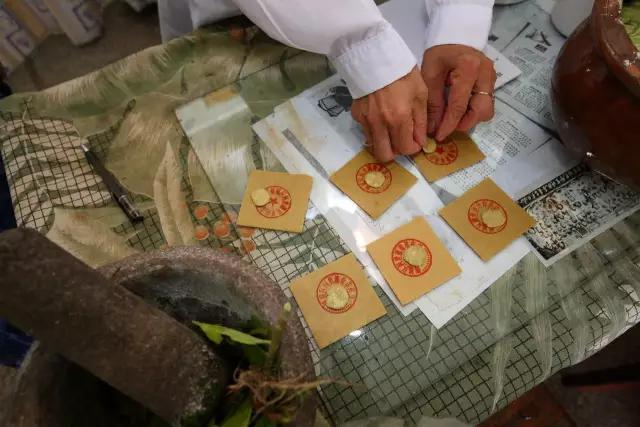 “巷遇”时光老铺子|膏药百年，世德传家。