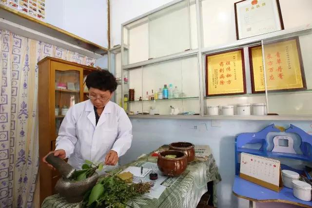 “巷遇”时光老铺子|膏药百年，世德传家。