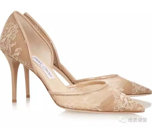 短粗腿怎么穿高跟鞋,如何穿高跟鞋让脚变长