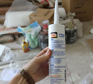 怎么样让玻璃胶的甲醛挥发快点,装修玻璃胶含甲醛怎么处理挥发好