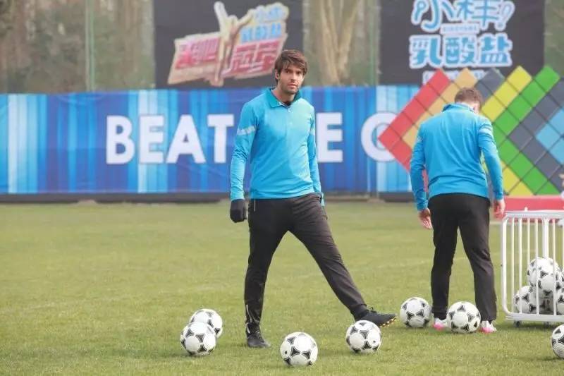 踢足球的玩什么游戏,踢足球的开什么车