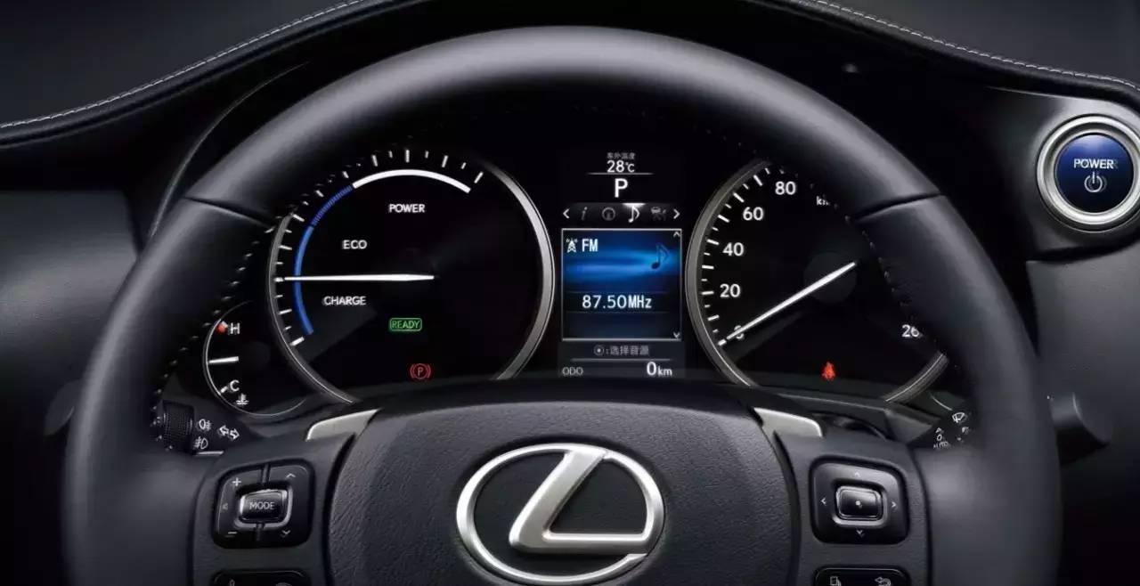 踢足球的玩什么游戏,踢足球的开什么车